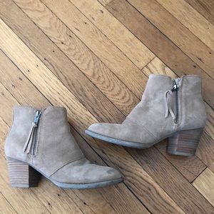American Eagle Beige Faux Suede Booties Size 7